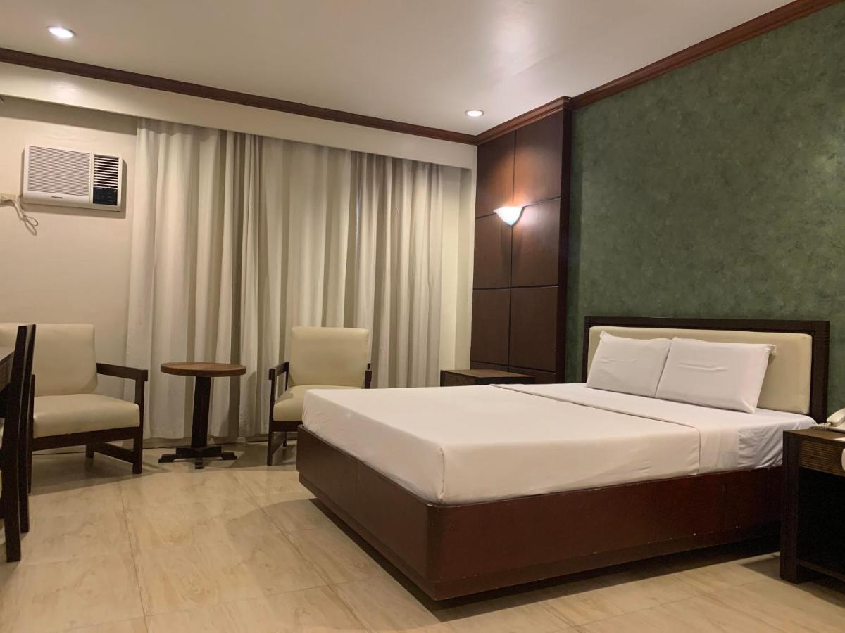 De Luxe Hotel Cagayan de Oro Buitenkant foto