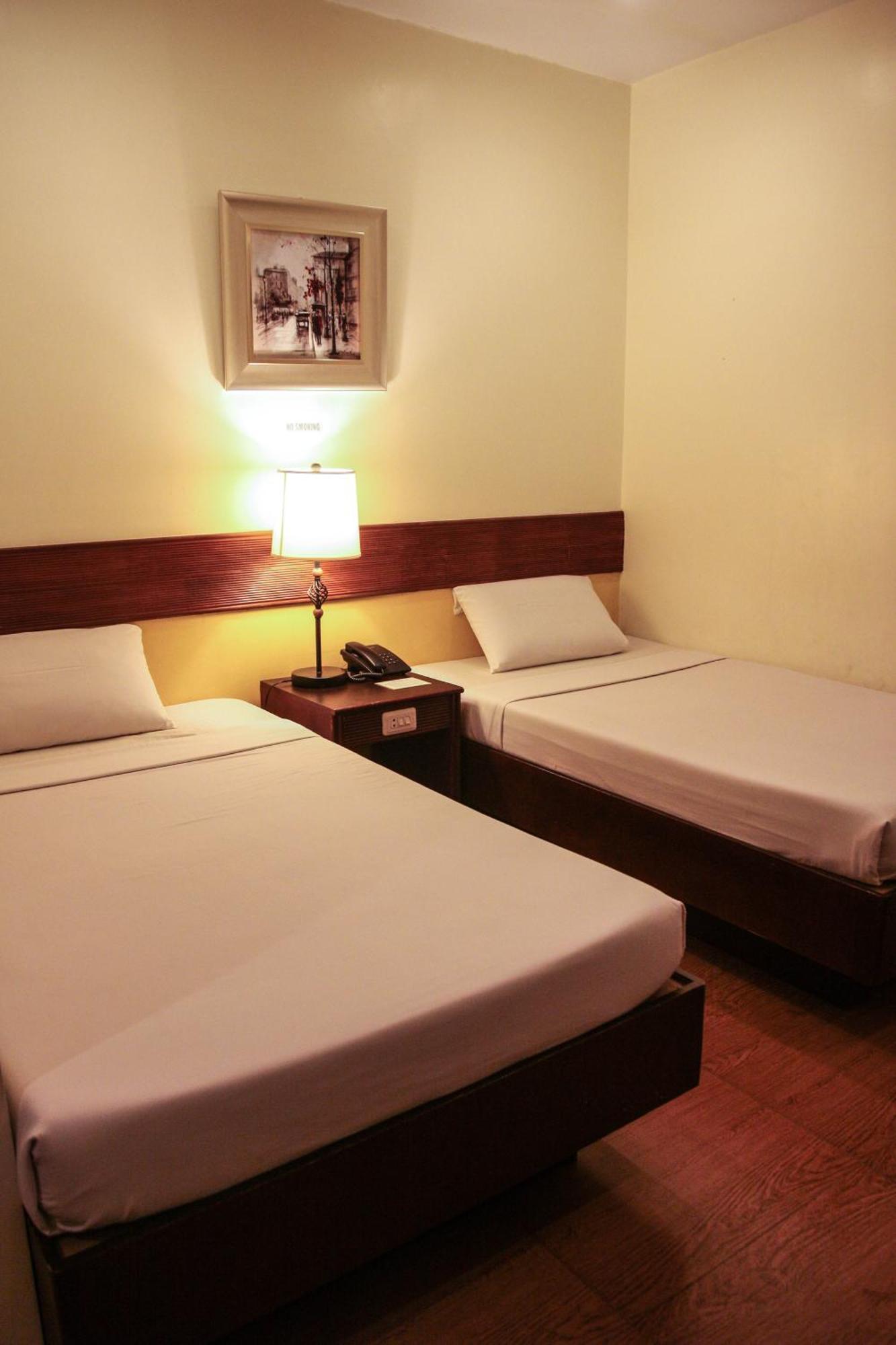 De Luxe Hotel Cagayan de Oro Buitenkant foto