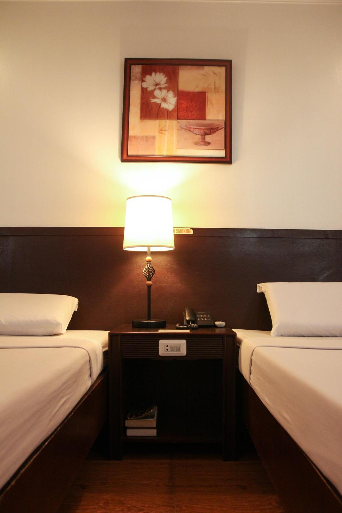 De Luxe Hotel Cagayan de Oro Buitenkant foto
