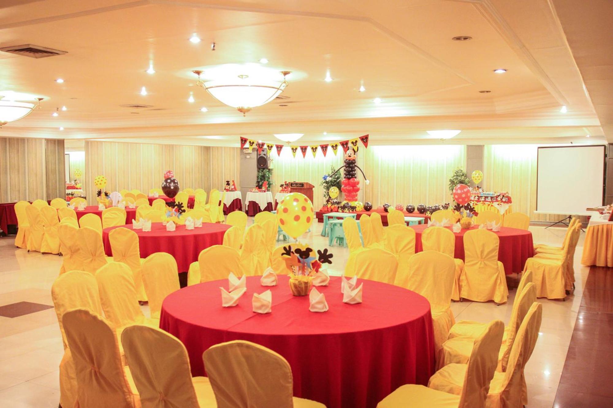 De Luxe Hotel Cagayan de Oro Buitenkant foto