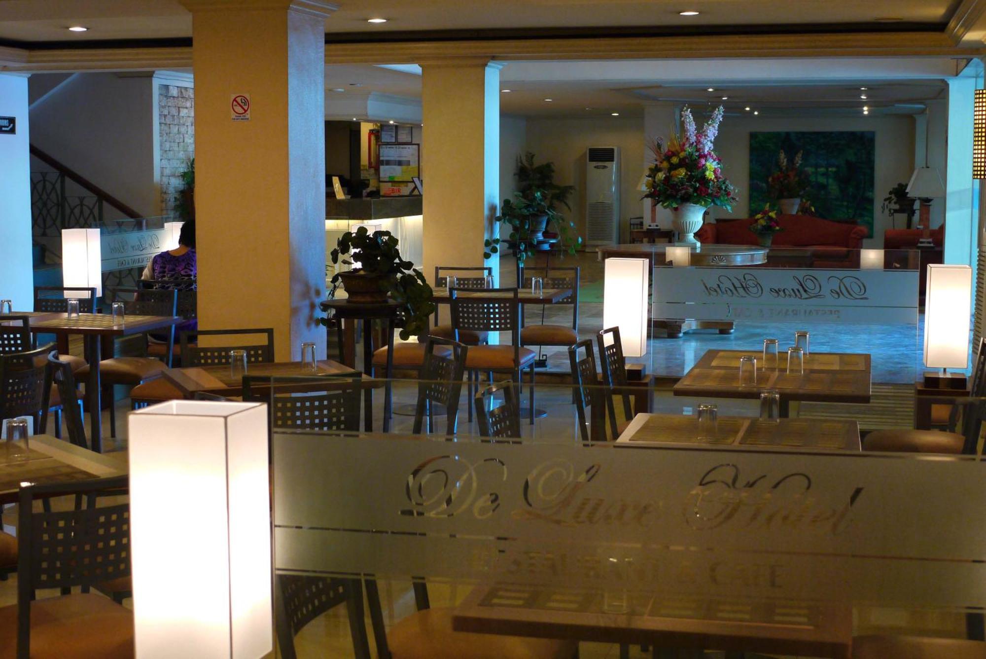 De Luxe Hotel Cagayan de Oro Buitenkant foto