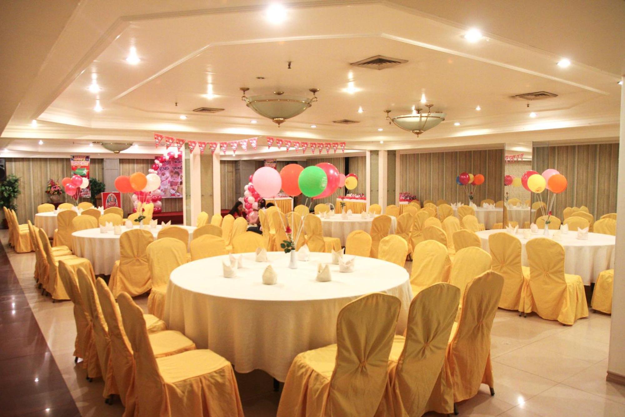 De Luxe Hotel Cagayan de Oro Buitenkant foto
