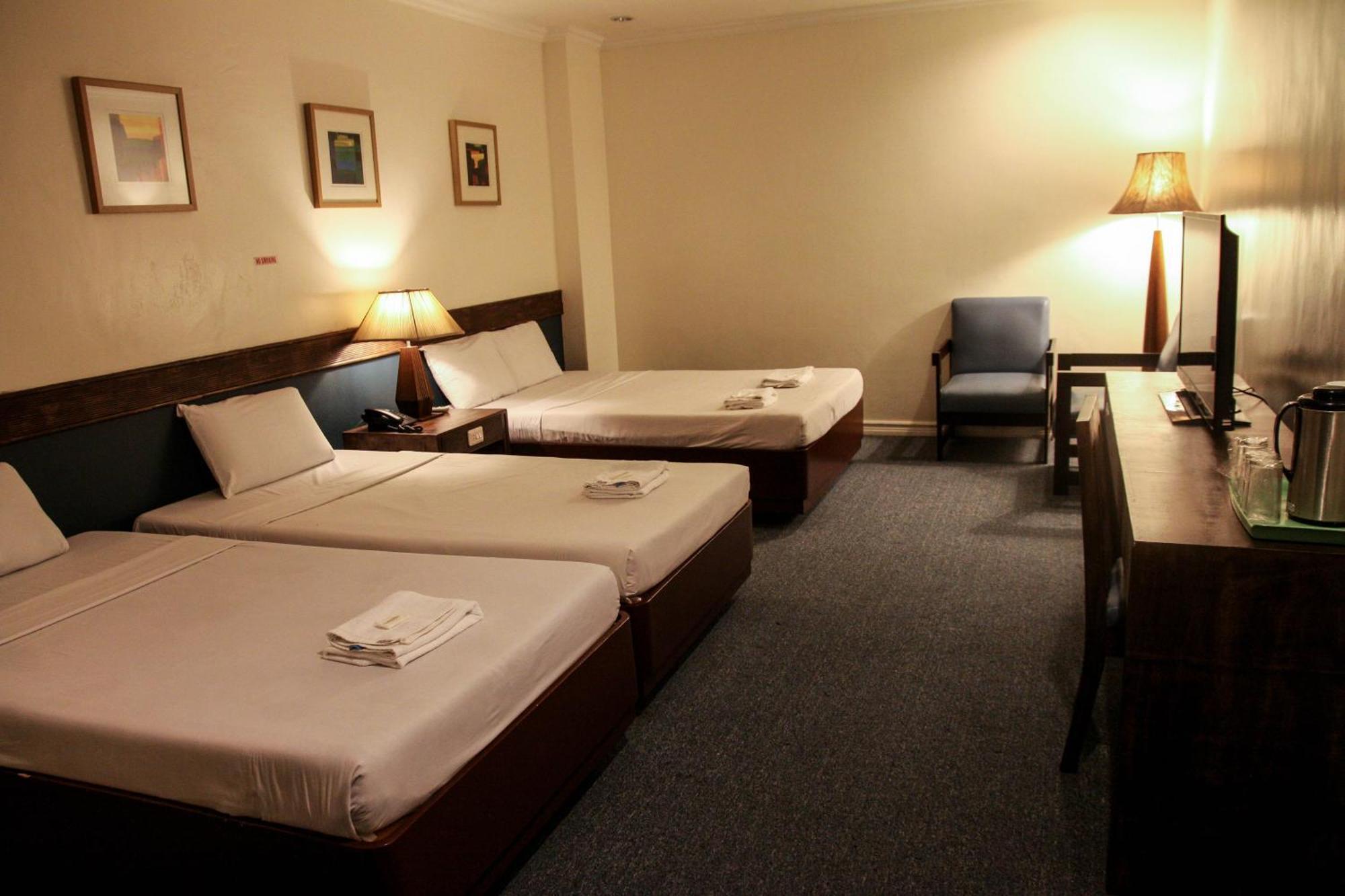 De Luxe Hotel Cagayan de Oro Buitenkant foto