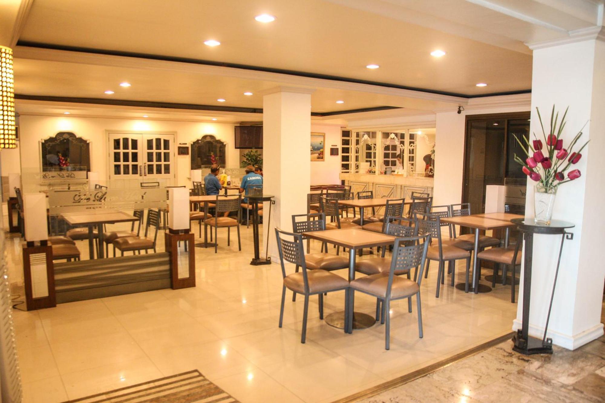 De Luxe Hotel Cagayan de Oro Buitenkant foto