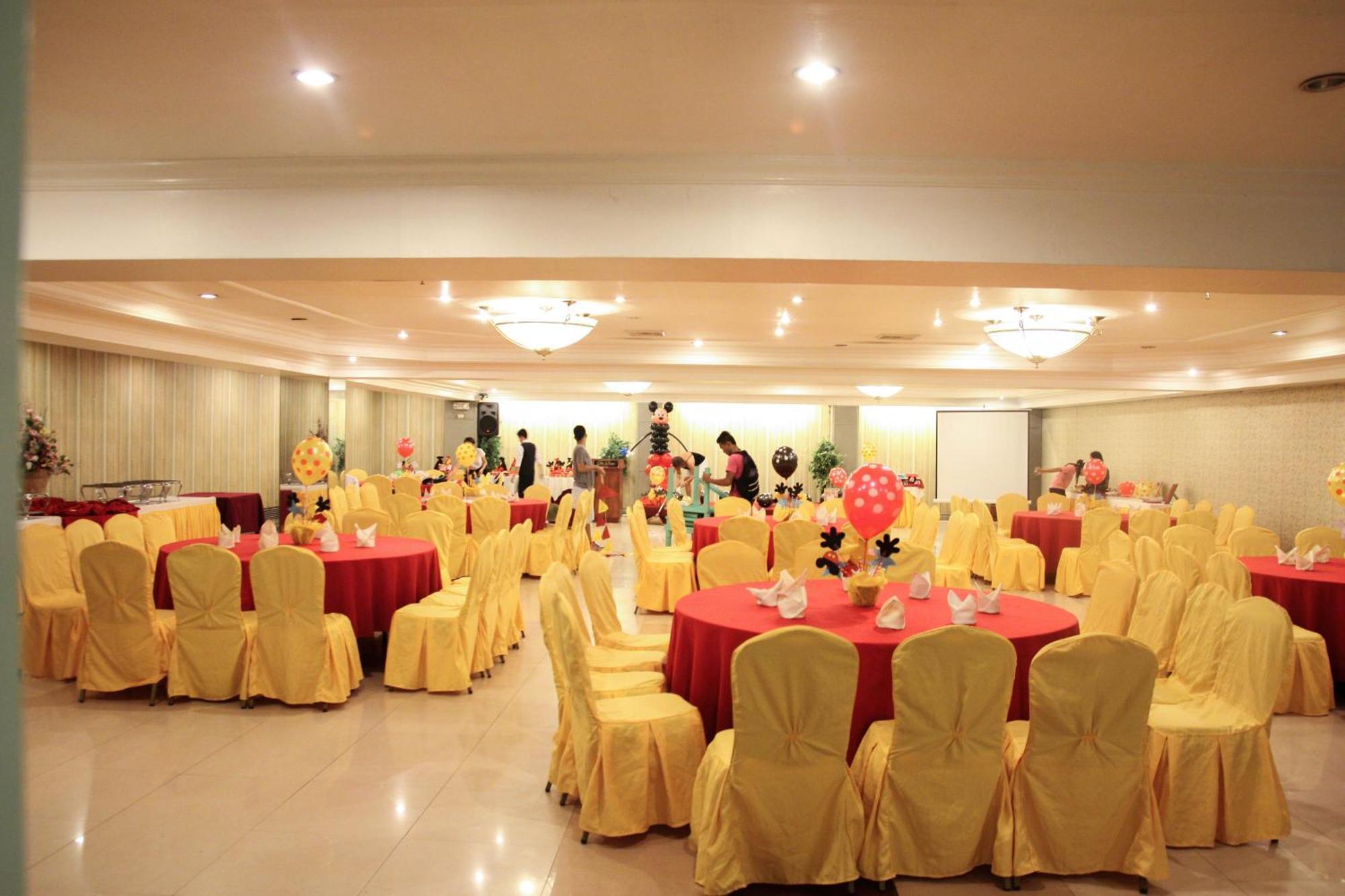 De Luxe Hotel Cagayan de Oro Buitenkant foto