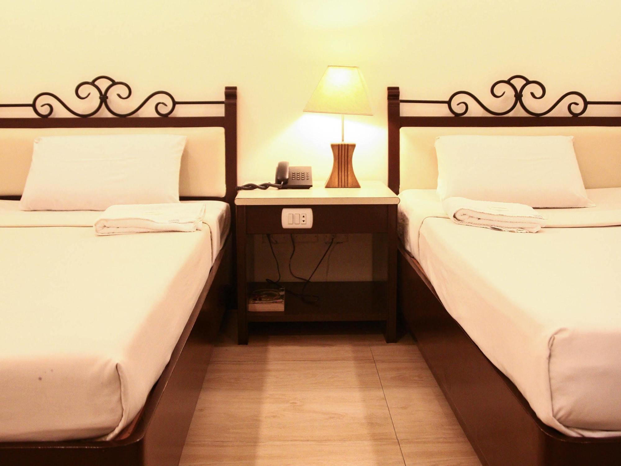 De Luxe Hotel Cagayan de Oro Buitenkant foto