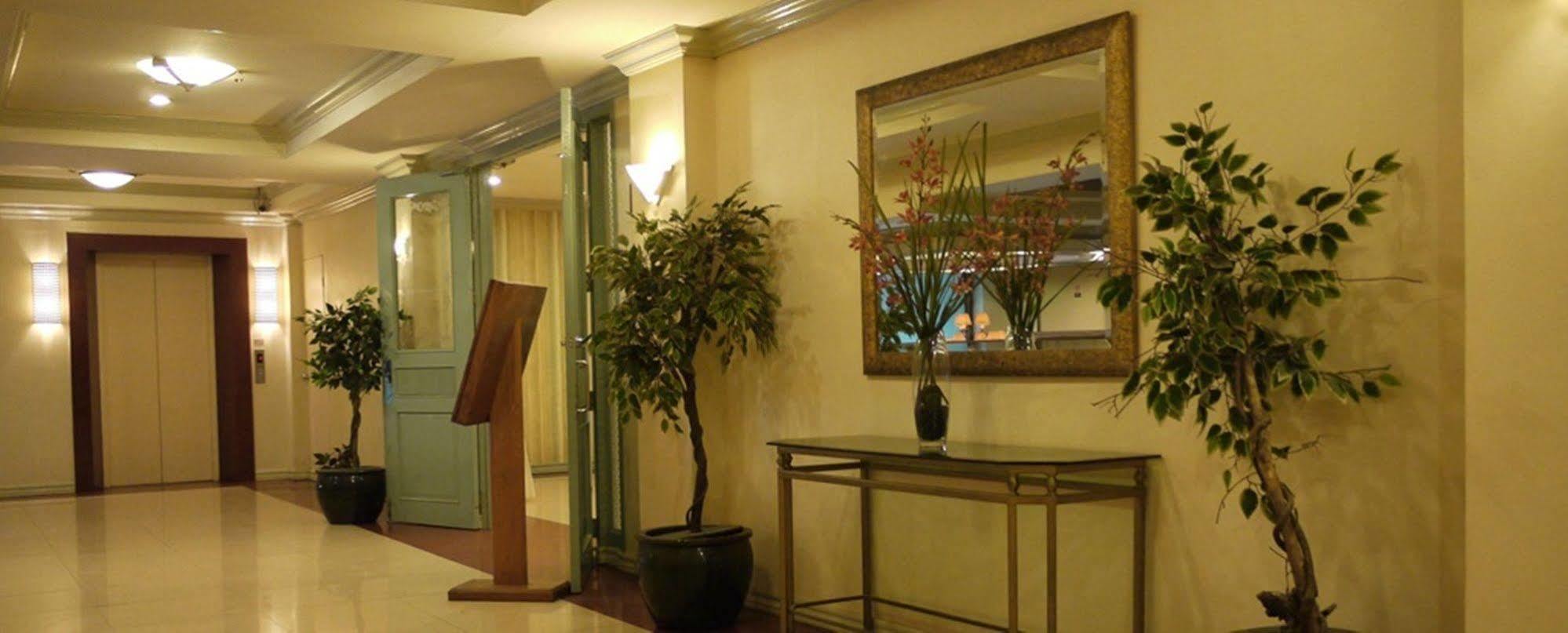 De Luxe Hotel Cagayan de Oro Buitenkant foto