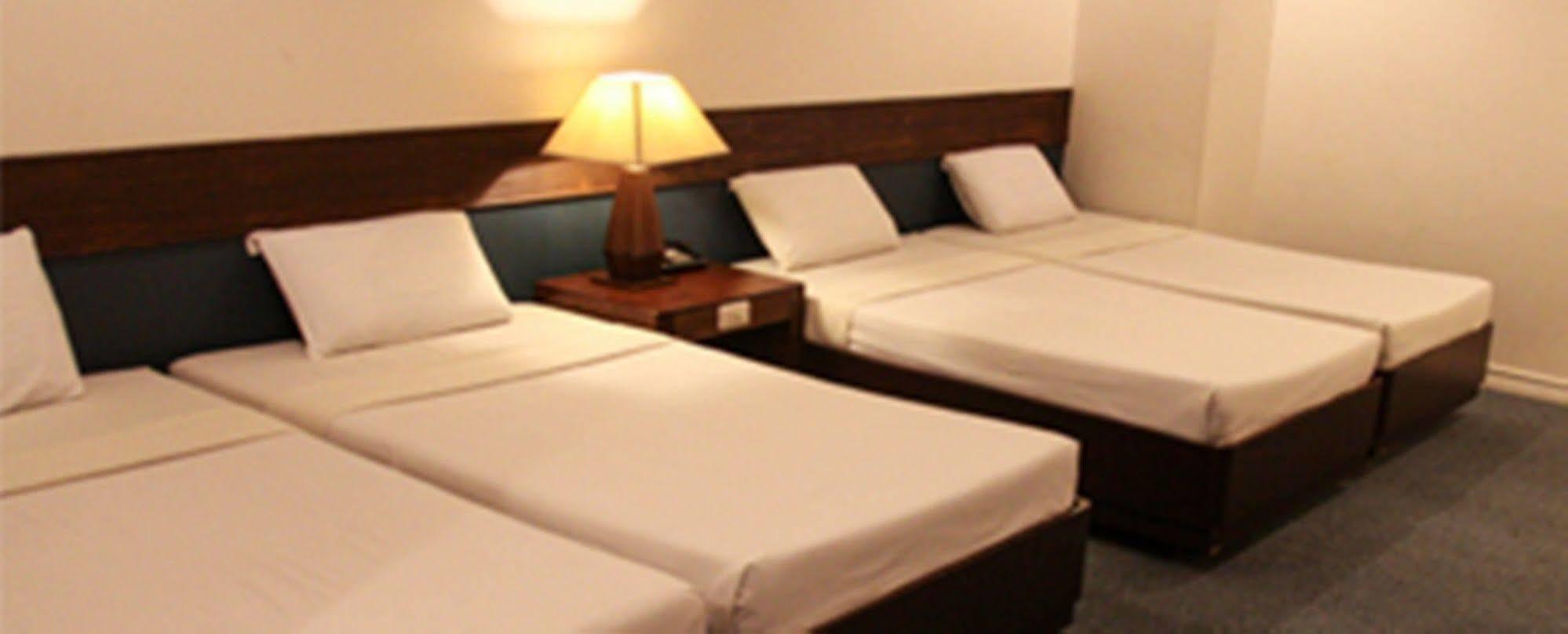 De Luxe Hotel Cagayan de Oro Buitenkant foto