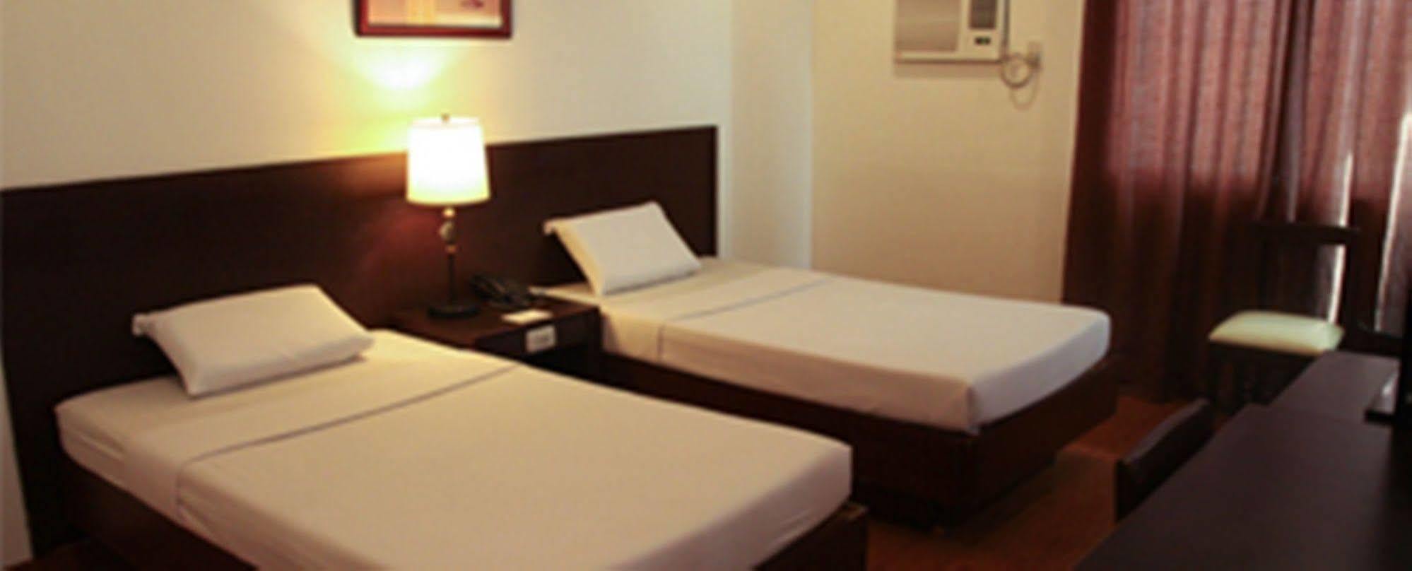 De Luxe Hotel Cagayan de Oro Buitenkant foto