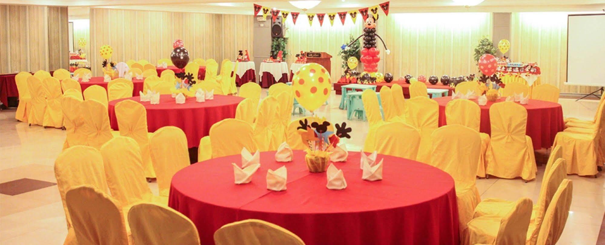 De Luxe Hotel Cagayan de Oro Buitenkant foto