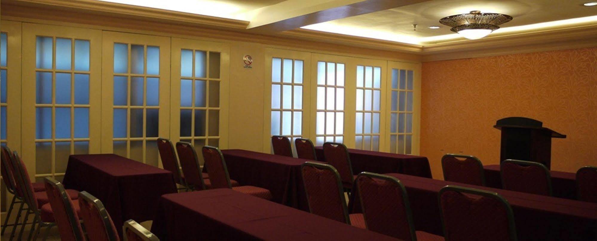 De Luxe Hotel Cagayan de Oro Buitenkant foto