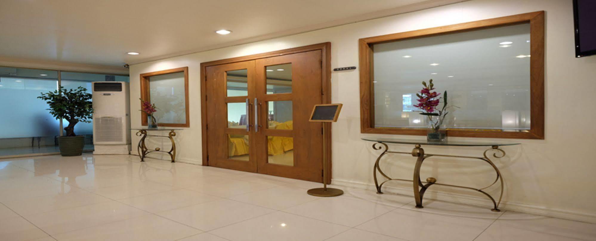 De Luxe Hotel Cagayan de Oro Buitenkant foto